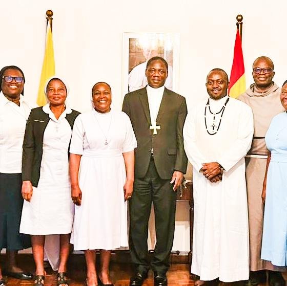 The Nuncio (middle) with the Executives of CMSR-GH